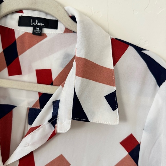Lulu's Camrose White Geometric Print
Button-Up Long Sleeve Top Size M - Picture 14 of 14